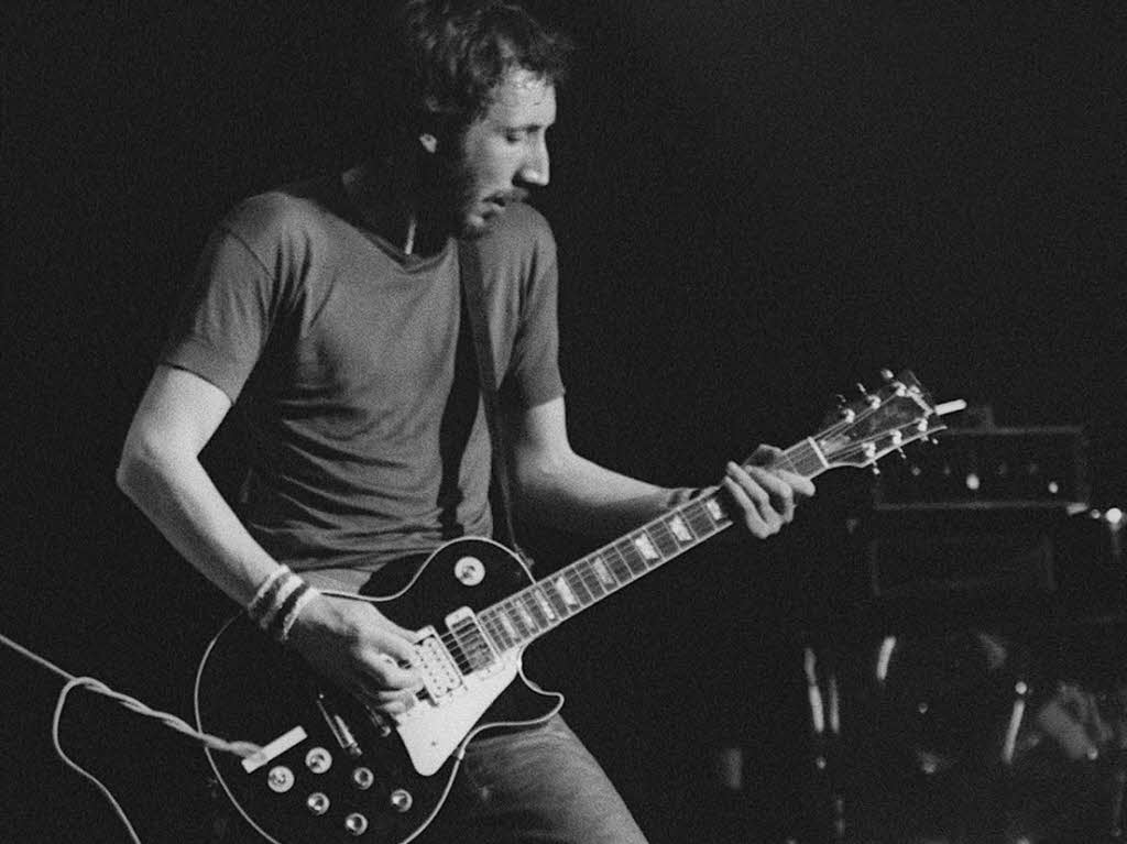 Pete Townshend, The-Who-Gitarrist, spielt beim einem Konzert  1979 in Frejus eine Gibson.