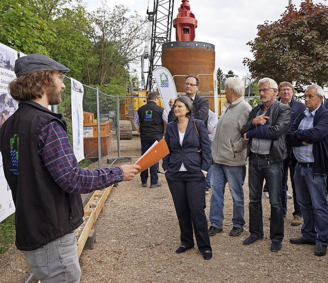 Etliche Anwohner waren zum Tag der off... den Bau der Brunnen  zu informieren.   | Foto: Julius Steckmeister