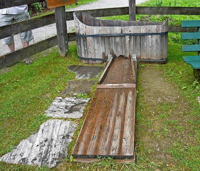 Minigolf war gestern:   Jetzt wird auf...rustikalen  Stationen  zum Einlochen.   | Foto: Freie WHLER KANDERN