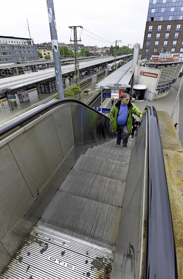 Die Rolltreppe von Gleis 1 am Hauptbah...d ist seit Mittwoch wieder in Betrieb.  | Foto: Ingo Schneider