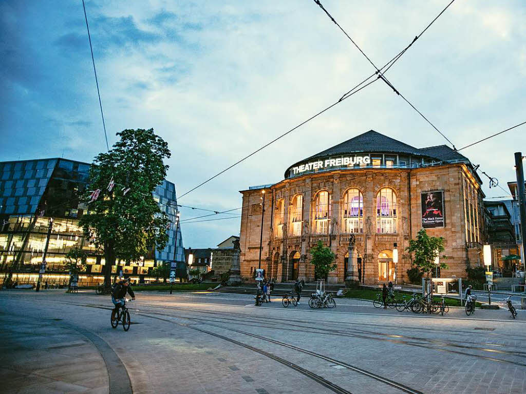 fudder-Mitglieder besuchten die Probe der Black Forest Chainsaw Opera im Theater Freiburg.