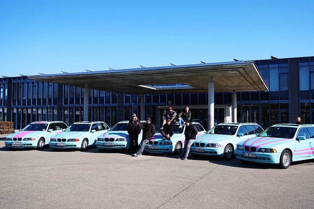 Sechs frisch lackierte Rallye-Autos: D...Deutschland nach Eschbach verfrachtet.  | Foto: Privat