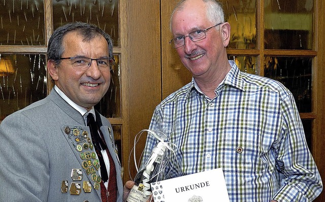 Oberschtzenmeister Wolfgang Thorwart ... Treue zum Jechtinger Schtzenverein.   | Foto: Jrgen Schweizer