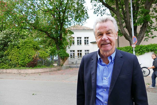 Ottmar Hitzfeld vor der Fridolinschule...eben, sagte er im Gesprch mit der BZ.  | Foto: Peter Gerigk