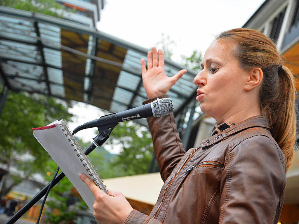 Lautstark – Poetry Slam auf dem Alten Marktplatz in Lörrach Lautstark – Poetry Slam auf dem Alten Marktplatz in Lörrach