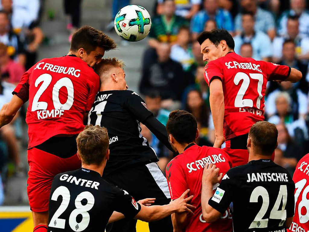 Fr den SC Freiburg setzte es in Mnchengladbach trotz couragierter Leistung eine 1:3-Niederlage.