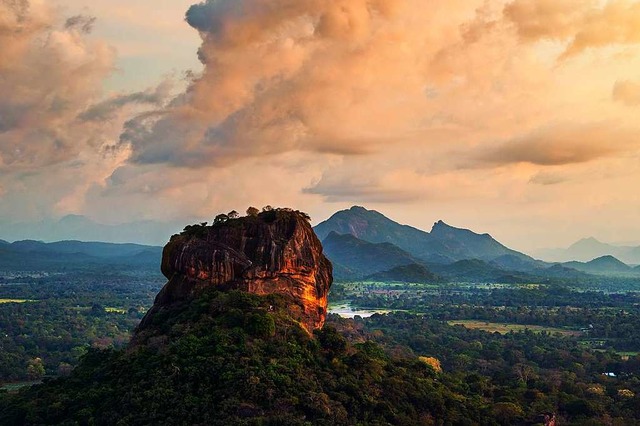 Uneinnehmbar fr die Feinde des Knigs:  der Lwenfelsen  von Sigiriya  | Foto: M.V. Photography / Kokhanchikov (stock.Adobe.com)/Winfried Schumacher