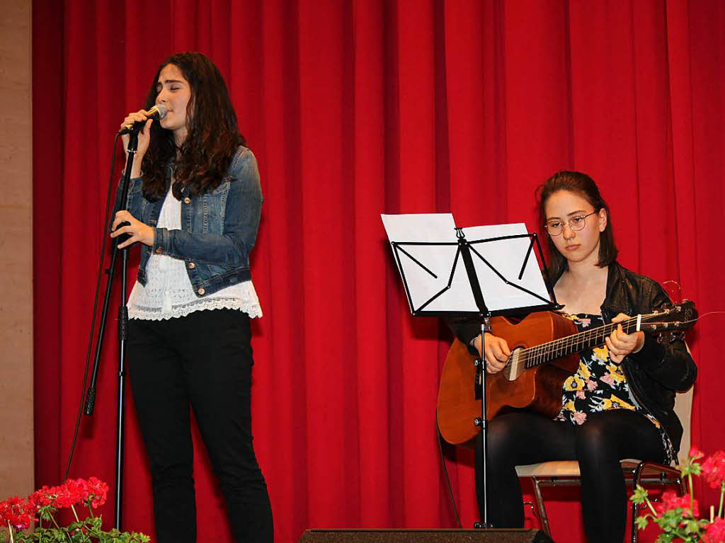 Sila Yilmaz und Valentina Zalbertus von der Musikschule Mittleres Wiesental