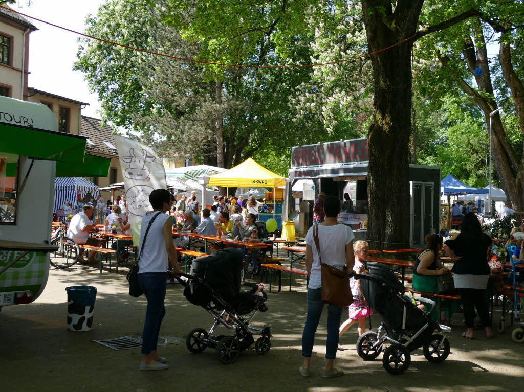 Naturparkmarkt und Familienmeile an der Schlettstadtallee.