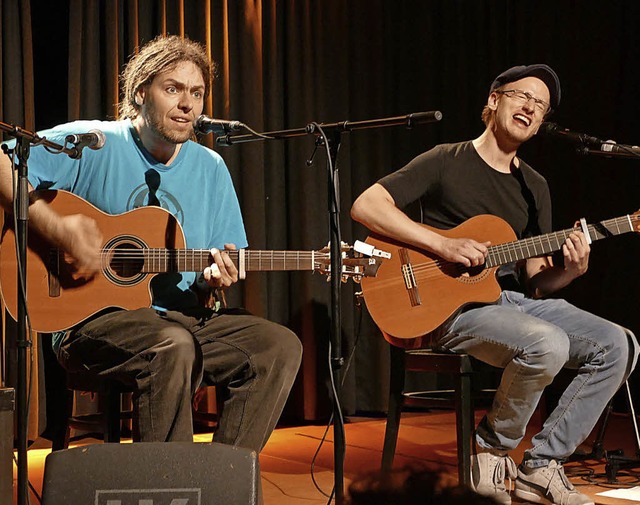 Musik, die ins Ohr geht, zu teils bei... Jan beim Auftritt im Nellie Nashorn.   | Foto: Sabine Ehrentreich