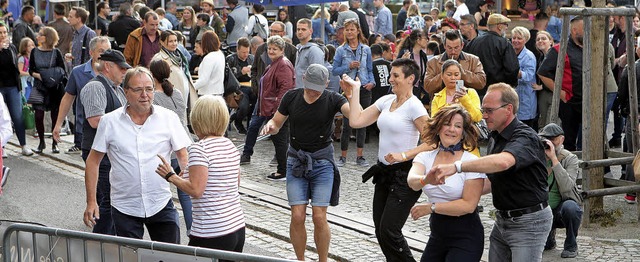 Gut gefllt war der Alte Festhallenpla...up&#8220; der City-Jamboree am Abend.   | Foto: Mller