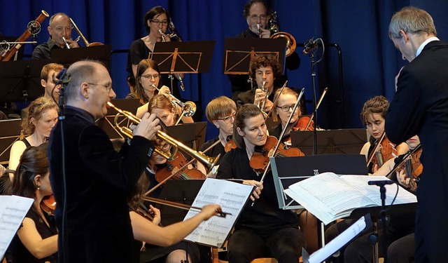 Der Trompeter Steven Dub brillierte m...ieorchesters Tri Rhenum in Schopfheim.  | Foto: Roswitha Frey