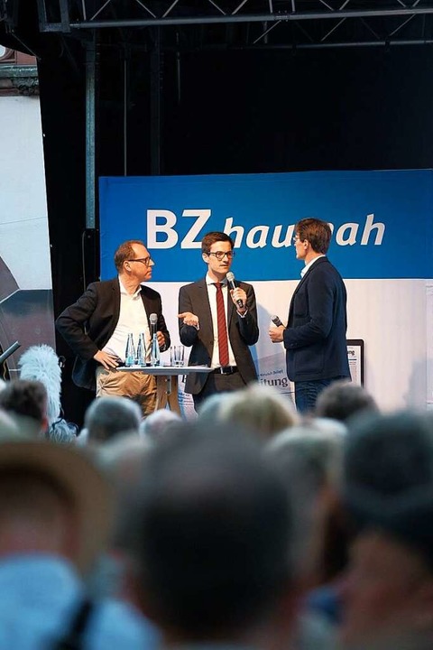 Martin Horn auf der BZ-Bühne im Gesprä...as Fricker und Redakteur Florian Kech.  | Foto: Miroslav Dakov