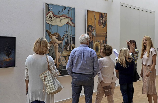 Besucher vor einem Teil der Kunstwerke   | Foto: Jrg Schimanski