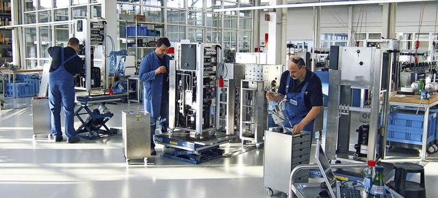Drei von mittlerweile 325 Mitarbeitern...den Erfolg von Klte Huber engagieren   | Foto: Peter Huber Kltemaschinenbau AG