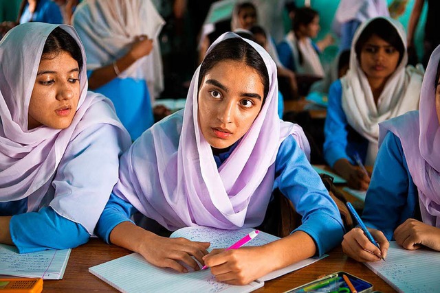 Im Einflussbereich der Familie: Nisha ... Mozhdah) in der pakistanischen Schule  | Foto: Pandora