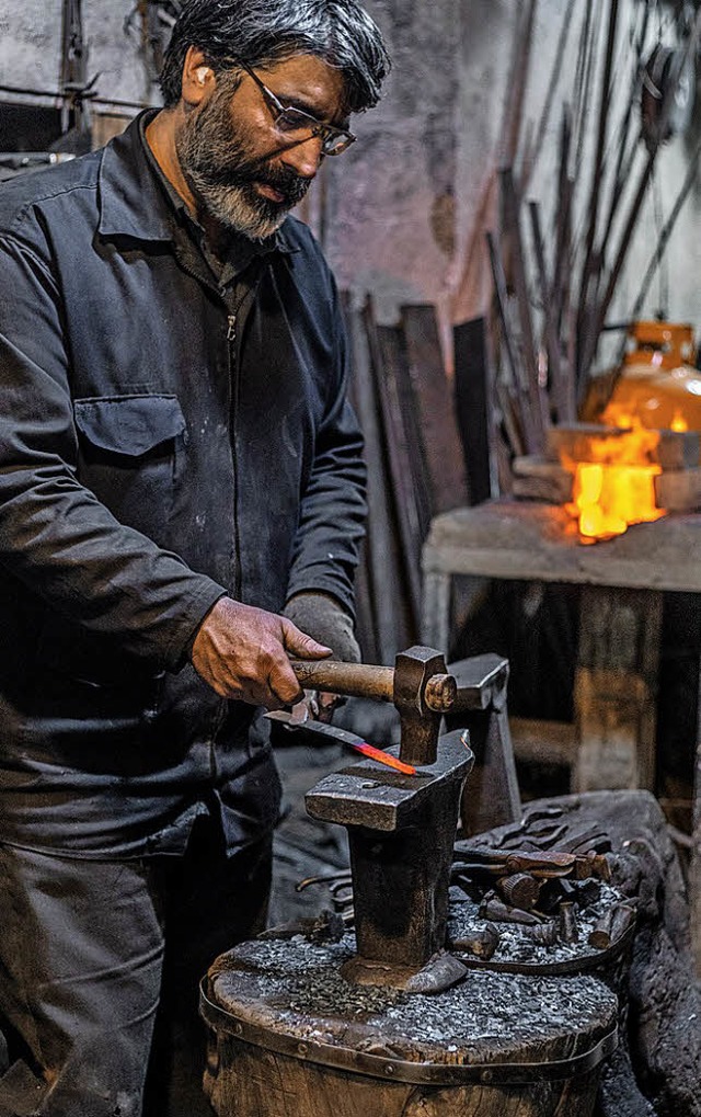 Ein Schmied auf dem Markt  | Foto: Jan Knble