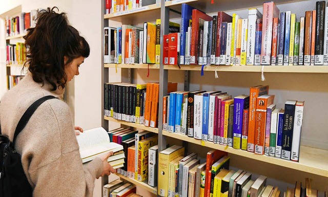 Rdiger Burghardt ist es wichtig, dass... auch in  Bibliotheken gefhrt werden.  | Foto: dpa