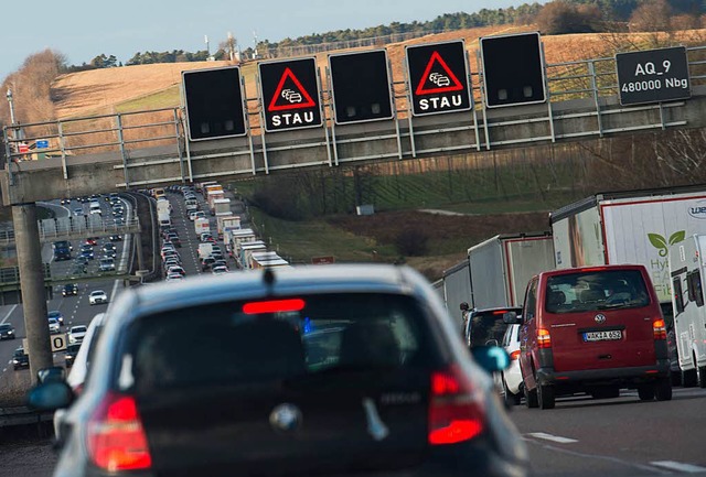 Der Stau war 20 Kilometer lang. (Symbolbild)  | Foto: dpa