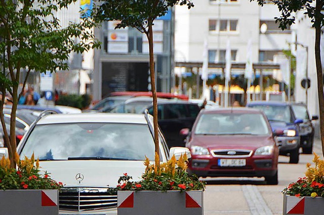 Autos in der Rheinfelder Kapuzinerstrae.  | Foto: Peter Gerigk