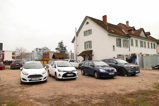 Bau des Einkaufszentrums: Parkplatz an der Hangkante ab 23. Mai dicht