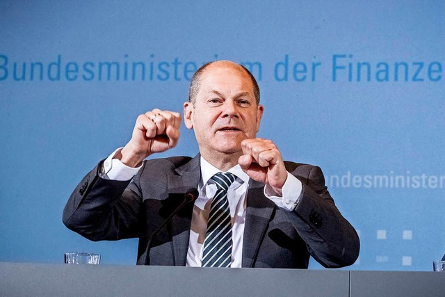 Bundesfinanzminister Olaf Scholz will ...Verteidigung und Entwicklung ausgeben.  | Foto: dpa