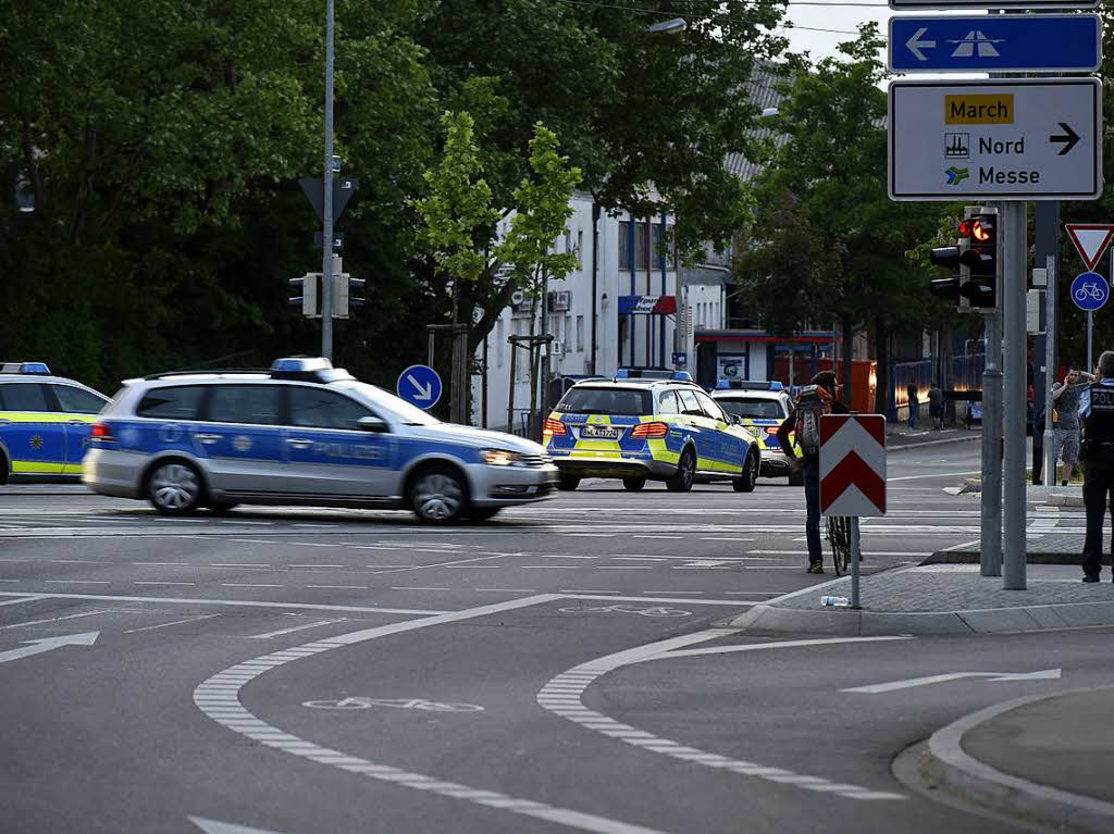 Nach dem Fund der Fliegerbombe an der Ecke Breisacher Strae/Berliner Allee wurde eine groflchige Evakuierung in Gang gesetzt. Am spten Abend konnte die Entschrfer Entwarnung geben.