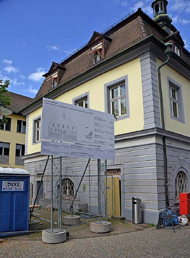Vorerst ruhen die Bauarbeiten am Alten Rathaus.   | Foto: Walser
