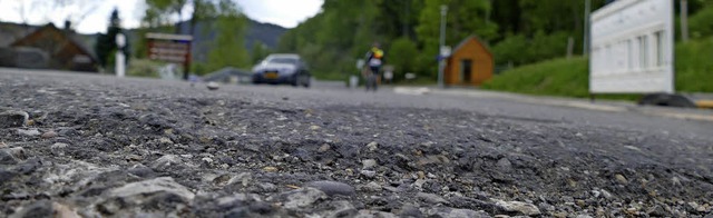 Die kleine Schwelle zeigt: Im hinteren... Arbeiten an der Bruderhalde erledigt.  | Foto: Tanja Bury (3)/ Landratsamt Breisgau-Hochschwarzwald