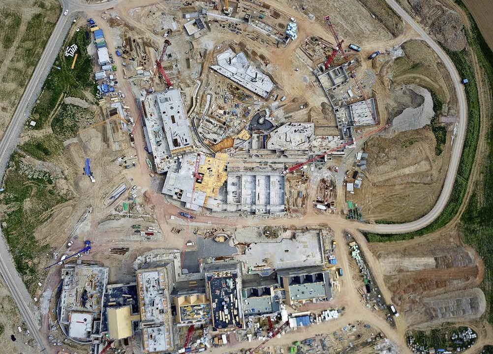 Ein Blick von ganz oben auf die Bauste...igen Wasserwelt Rulantica zu erkennen   | Foto: Michael Thoma/Europa-Park