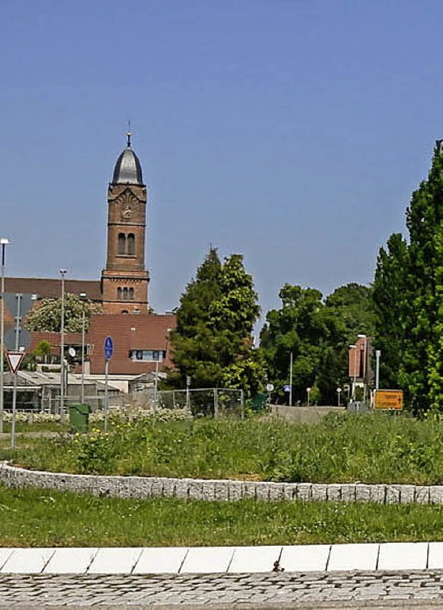 Der Kreisel am Stadteingang von Mahlbe...ife,  aber dafr mit viel hohem  Gras.  | Foto: S. Decoux-KOne