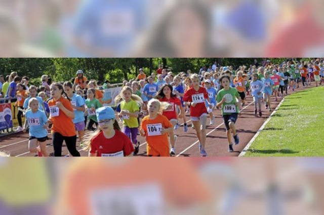 2700 Kinder rennen an der Wutach