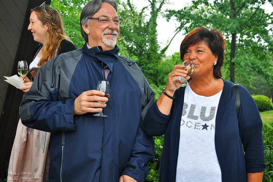 Eine traumhafte Landschaft, feine Weine und viele fröhliche Gesichter – die Markenzeichen des Gutedelwandertages. (Foto: Jutta Schütz) Eine traumhafte Landschaft, feine Weine und viele fröhliche Gesichter – die Markenzeichen des Gutedelwandertages. (Foto: Jutta Schütz)