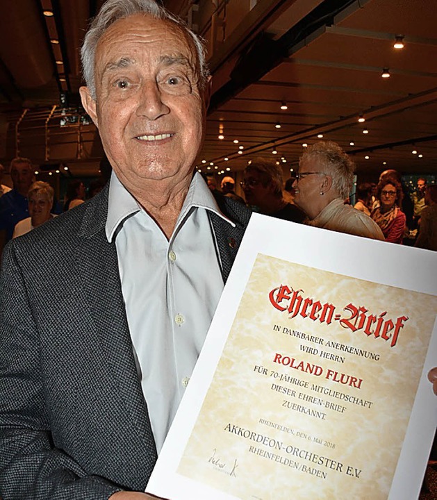 Roland Flury erhlt den Ehrenbrief.  | Foto: Danielle Hirschberger