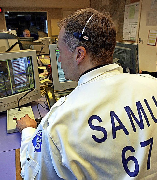 In der Notrufzentrale des franzsischen Rettungsdienstes Samu in Straburg   | Foto: afp