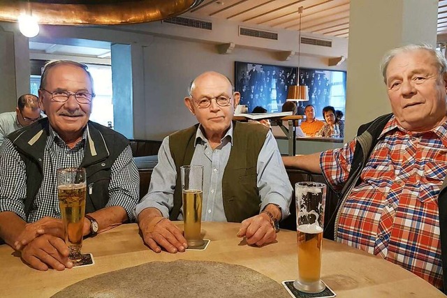 Die drei Herren vom Stammtisch: Peter Schtz, Walter Fritz und Hans Buche  | Foto: Jannik Jrgens