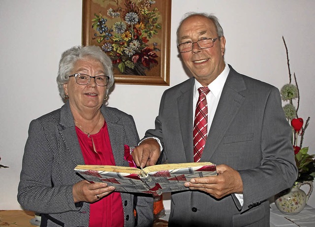 Hildegard und Ewald Stegle feiern goldene Hochzeit.  | Foto: Herbert Trogus