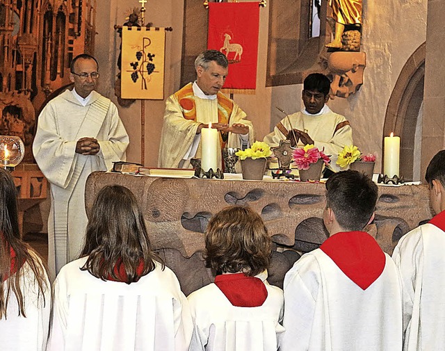 Den Festgottesdienst gestalteten (von ...r und Pater Rex Anthoniraj aus Indien.  | Foto: Karin Heiss