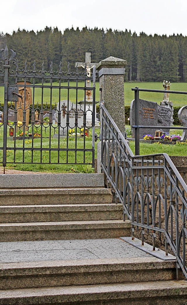 Dieser Abschnitt des Friedhofs in Scho... fr  Urnenbestattungen  ausgewiesen.   | Foto: Gert Brichta