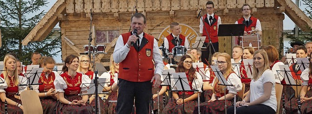 Blasmusik war Trumpf beim Schwarzwlde...Berau mit Dirigent Andreas Isele bei.   | Foto: Werner Steinhart