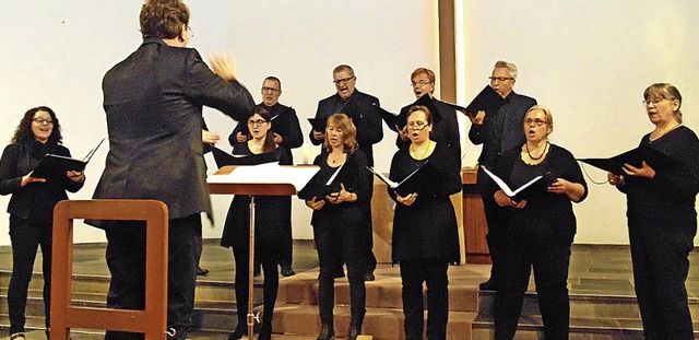 Das Vokalensemble &#8222;alto e basso&...r war  in der Friedenskirche zu Gast.   | Foto: Michael Gottstein