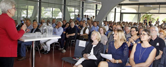 Das Lahrer Scheffel-Gymnasium feierte ...tzt die Festrednerin Gisela Dieterle.   | Foto: Heidi  Fssel