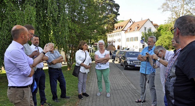 Ortsbegehung in Bad Bellingen - Brger... Ort verbesserungsbedrftig erscheint.  | Foto: Jutta Schtz