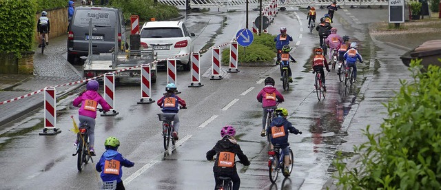 Durchnsst, aber stolz kamen die Kinder ins Ziel.  | Foto: claudia bachmann-goronzy