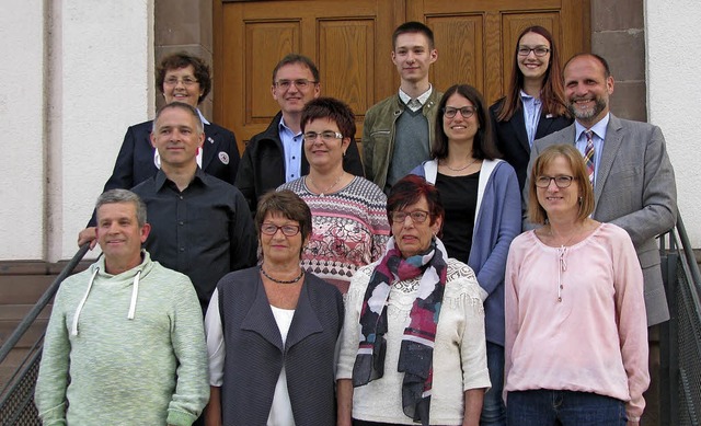 Die geehrten Blutspenderinnen und Blut...ter Wolfgang Brucker (Mitte, rechts).   | Foto: Gemeinde