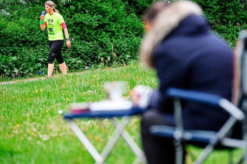 3000 Läufer starteten am Muttertag auf einem 18,2 Kilometer langen Kurs rund um den Schluchsee. Die 34. Auflage des Langstreckenklassikers gewannen der Ex-Freiburger Benedikt Hoffmann und die Hinterzartenerin Stefanie Doll. (Foto: Patrick Seeger) 3000 Läufer starteten am Muttertag auf einem 18,2 Kilometer langen Kurs rund um den Schluchsee. Die 34. Auflage des Langstreckenklassikers gewannen der Ex-Freiburger Benedikt Hoffmann und die Hinterzartenerin Stefanie Doll. (Foto: Patrick Seeger)