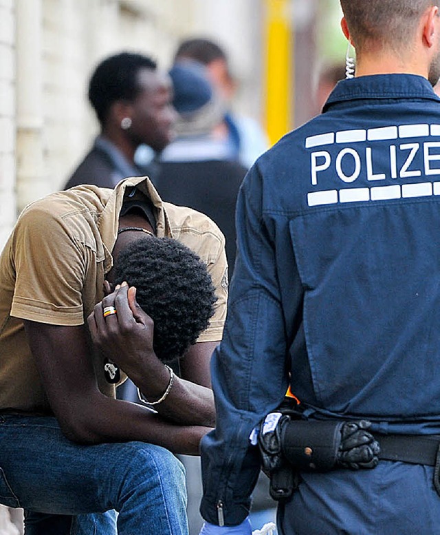 Drogenrazzia der Polizei unter Flchtlingen   | Foto: dpa