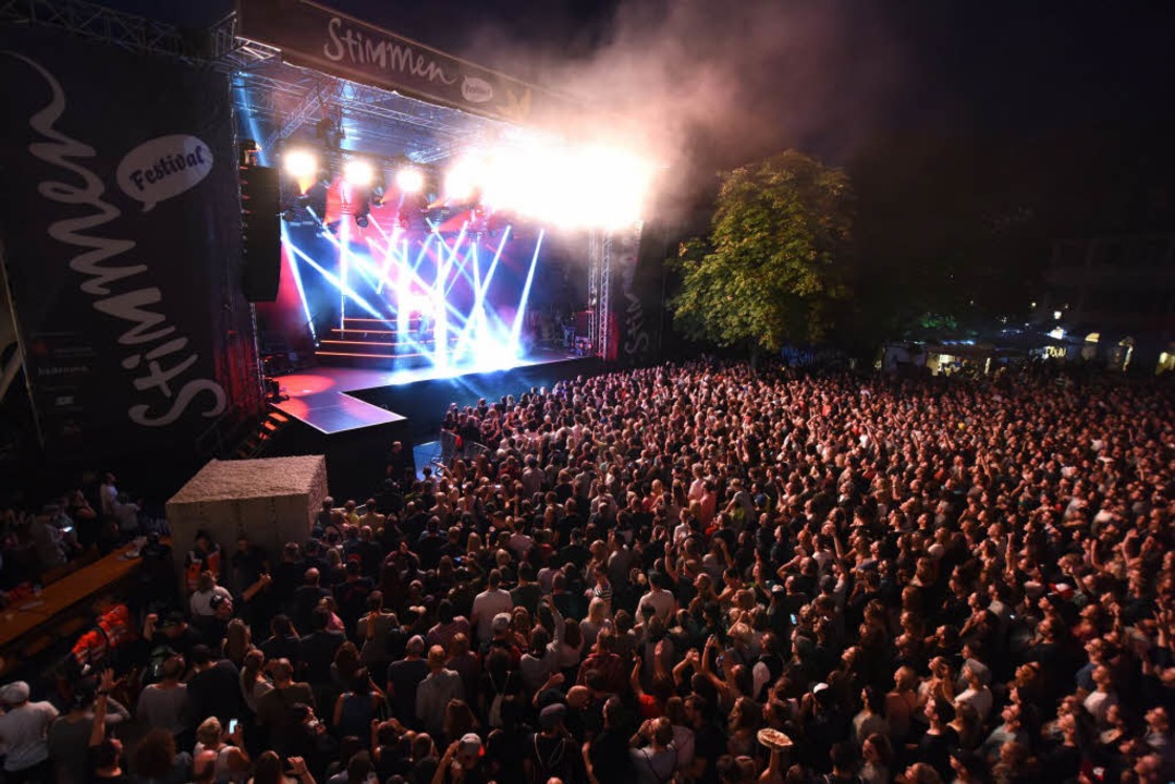 Die Konzerte auf dem Lörracher Marktpl...den Höhepunkten des Stimmen-Festivals.  | Foto: Juri Junkov