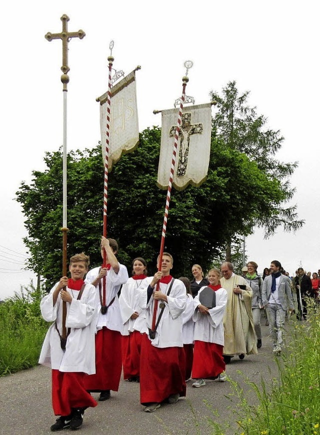 FESTER BESTANDTEIL des Nordweiler Kirc... und betend Gott die Ehre zugeben. rmn  | Foto: Reiner Merz