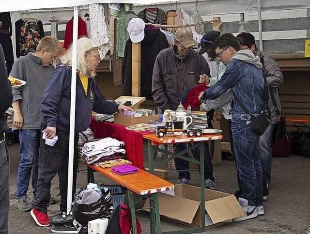 An verschiedenen Stnden wurden vielf...Produkte aus dem Werkzentrum verkauft.  | Foto: Volker Mnch